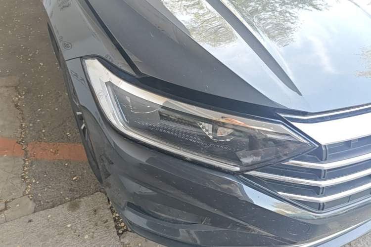 Used Volkswagen Sagitar 2020 200TSI DSG Comfort Version China VI Standard Right Front Headlight