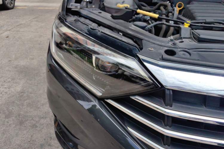 Used Volkswagen Sagitar 2020 200TSI DSG Comfort Version China VI Standard Right Front Headlight