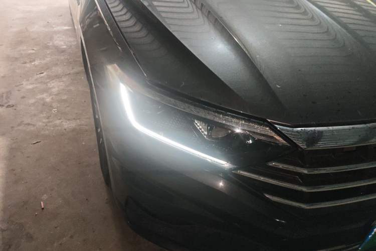 Used Volkswagen Sagitar 2020 200TSI DSG Comfort Version China VI Standard Right Front Headlight