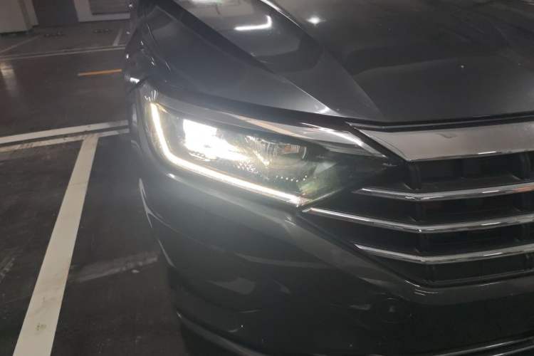 Used Volkswagen Sagitar 2020 280TSI DSG Comfort Version China VI Standard Right Front Headlight