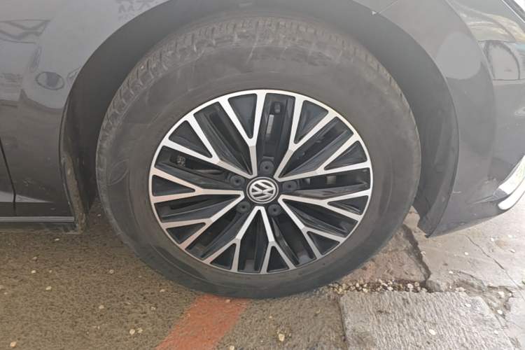 Used Volkswagen Sagitar 2020 200TSI DSG Comfort Version China VI Standard Right Front Wheel Hub