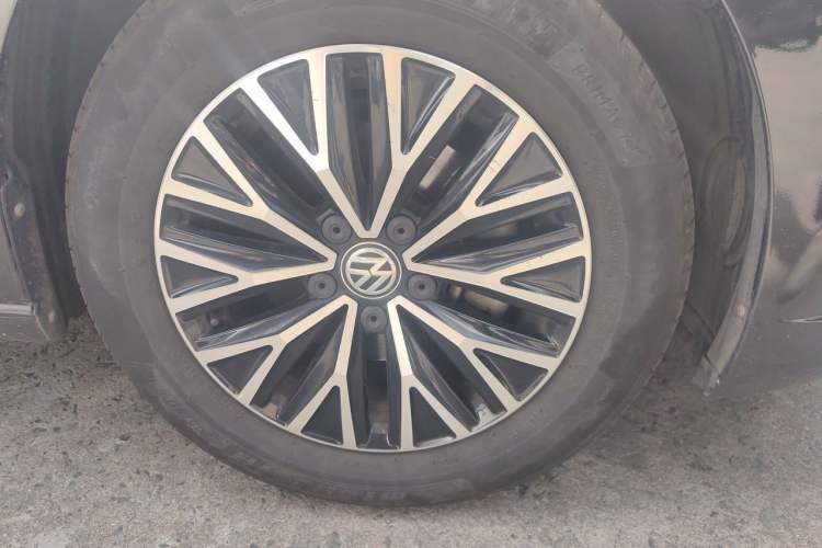 Used Volkswagen Sagitar 2020 200TSI DSG Comfort Version China VI Standard Right Front Wheel Hub