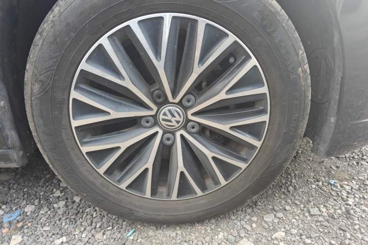 Used Volkswagen Sagitar 2020 200TSI DSG Comfort Version China VI Standard Right Front Wheel Hub