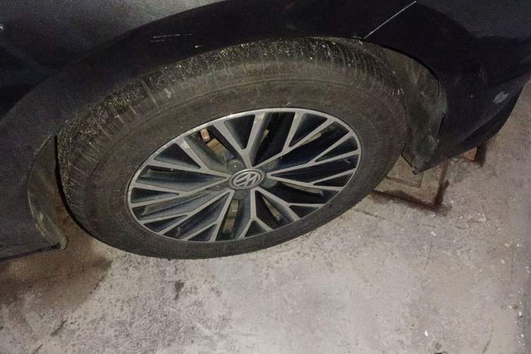 Used Volkswagen Sagitar 2020 280TSI DSG Comfort Version China VI Standard Right Front Wheel Hub