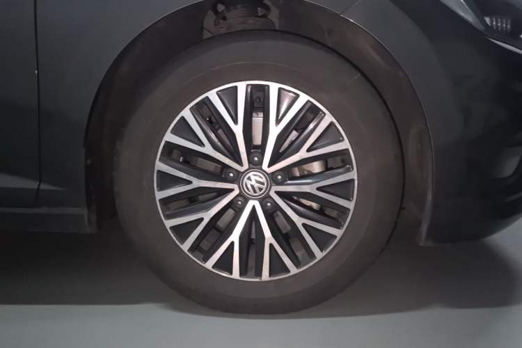Used Volkswagen Sagitar 2020 280TSI DSG Comfort Version China VI Standard Right Front Wheel Hub