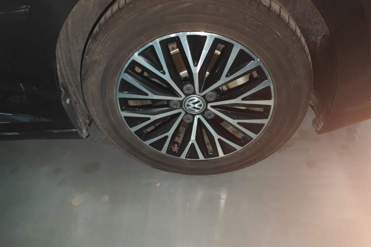 Used Volkswagen Sagitar 2020 280TSI DSG Comfort Version China VI Standard Right Front Wheel Hub