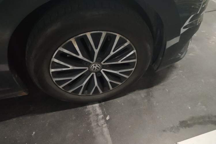 Used Volkswagen Sagitar 2020 280TSI DSG Comfort Version China VI Standard Right Front Wheel Hub