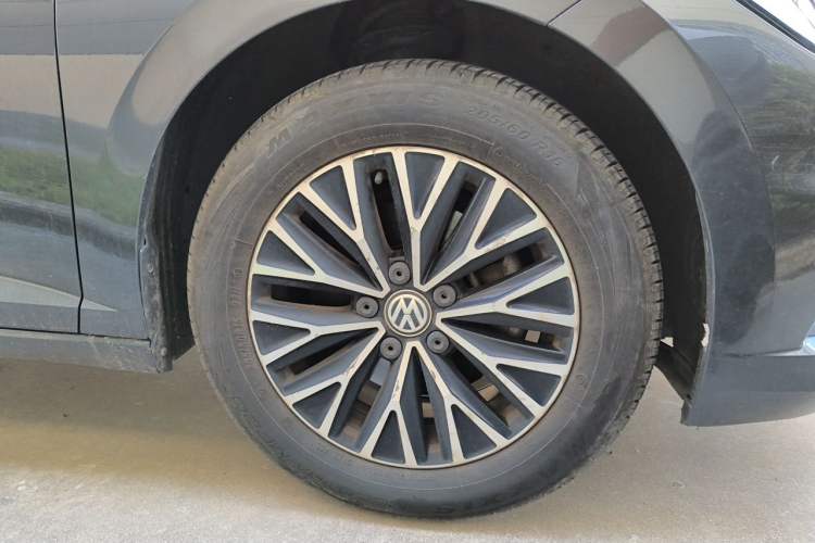 Used Volkswagen Sagitar 2020 200TSI DSG Comfort Version China VI Standard Right Front Wheel Hub