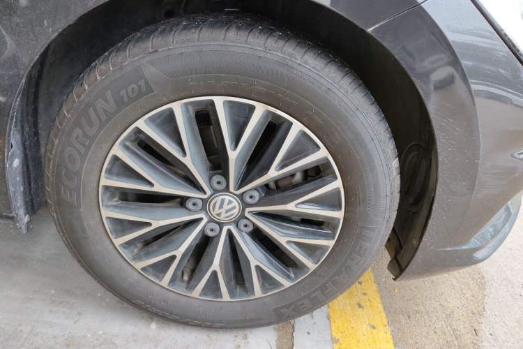 Used Volkswagen Sagitar 2020 280TSI DSG Comfort Version China V Standard Right Front Wheel Hub