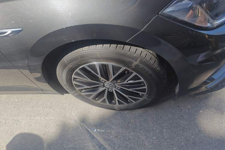 Used Volkswagen Sagitar 2020 200TSI Manual Comfort Version China VI Standard Right Front Wheel Hub