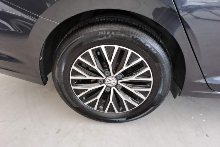 Used Volkswagen Sagitar 2020 280TSI DSG Comfort Version China VI Standard Right Rear Wheel Hub
