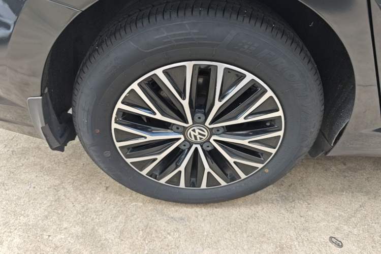 Used Volkswagen Sagitar 2020 280TSI DSG Comfort Version China VI Standard Right Rear Wheel Hub