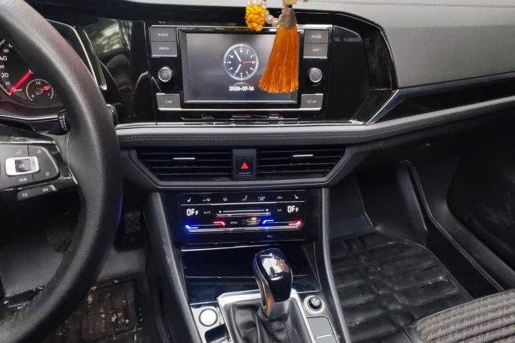 Used Volkswagen Sagitar 2020 280TSI DSG Luxury Version China VI Standard Audio And AC Panel