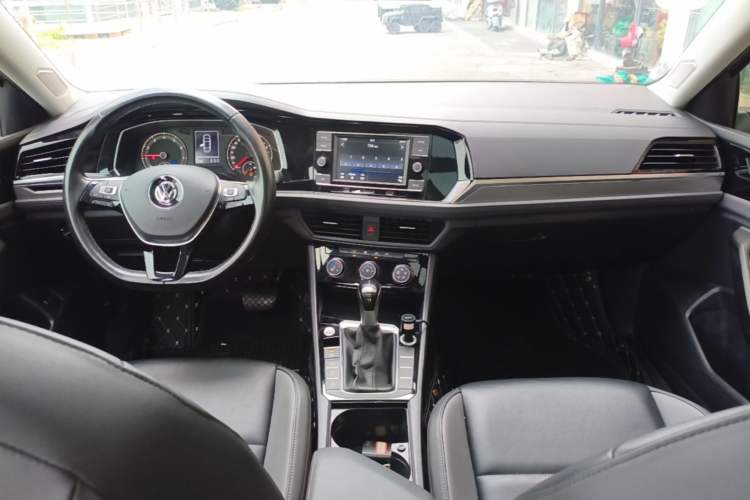 Used Volkswagen Sagitar 2020 200TSI DSG Comfort Version China VI Standard Center Console