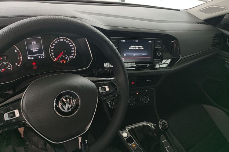 Used Volkswagen Sagitar 2020 200TSI Manual Comfort Version China VI Standard Center Console