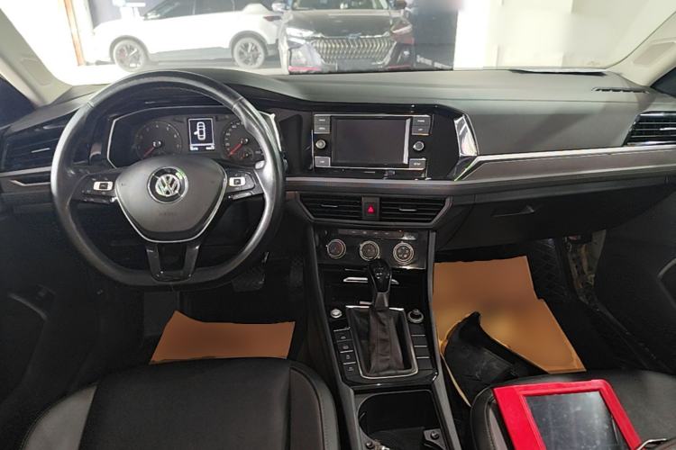 Used Volkswagen Sagitar 2020 200TSI DSG Comfort Version China VI Standard Center Console