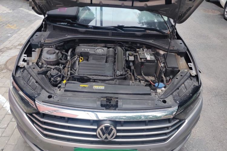 Used Volkswagen Sagitar 2020 280TSI DSG Luxury Version China VI Standard Engine Bay