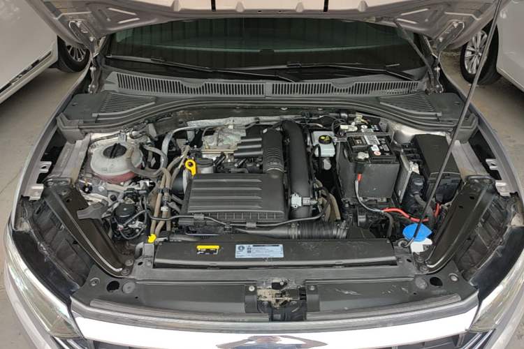 Used Volkswagen Sagitar 2020 200TSI Manual Comfort Version China VI Standard Engine Bay