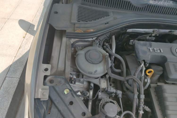 Used Volkswagen Sagitar 2020 280TSI DSG Comfort Version China VI Standard Engine Bay Right