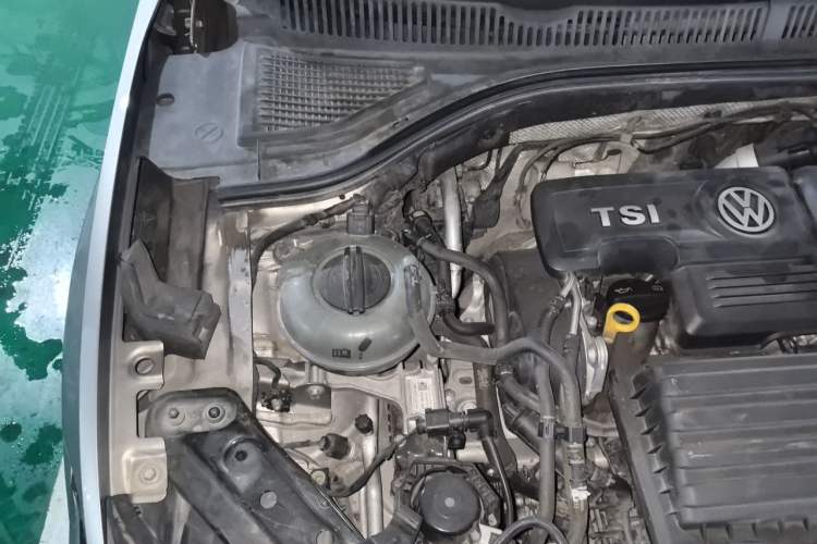Used Volkswagen Sagitar 2020 200TSI Manual Comfort Version China VI Standard Engine Bay Right