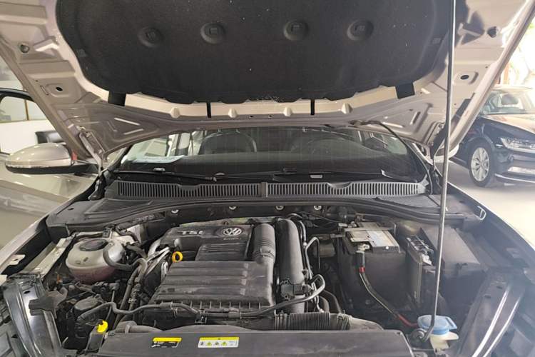 Used Volkswagen Sagitar 2020 200TSI DSG Comfort Version China VI Standard Engine Bay
