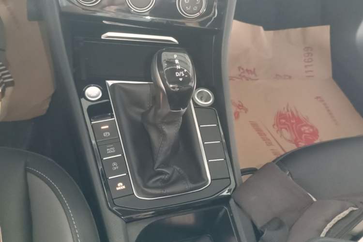Used Volkswagen Sagitar 2020 280TSI DSG Comfort Version China VI Standard Gear Lever