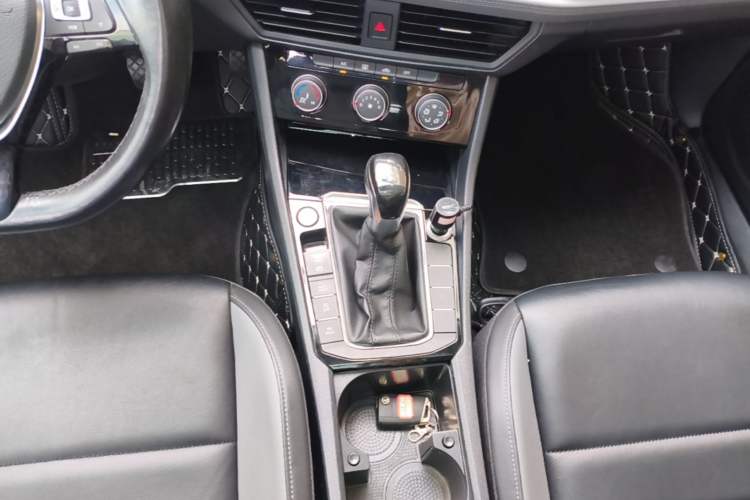 Used Volkswagen Sagitar 2020 200TSI DSG Comfort Version China VI Standard Gear Lever