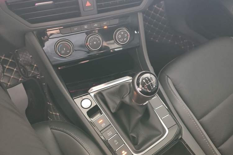 Used Volkswagen Sagitar 2020 200TSI Manual Comfort Version China VI Standard Gear Lever