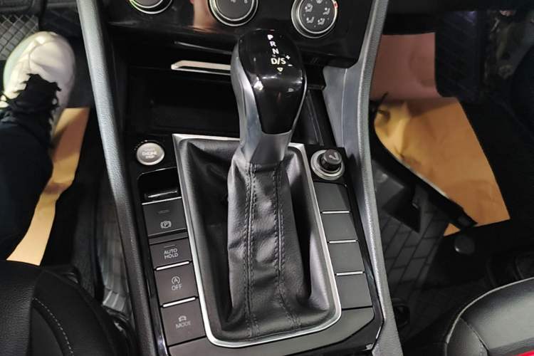 Used Volkswagen Sagitar 2020 200TSI DSG Comfort Version China VI Standard Gear Lever