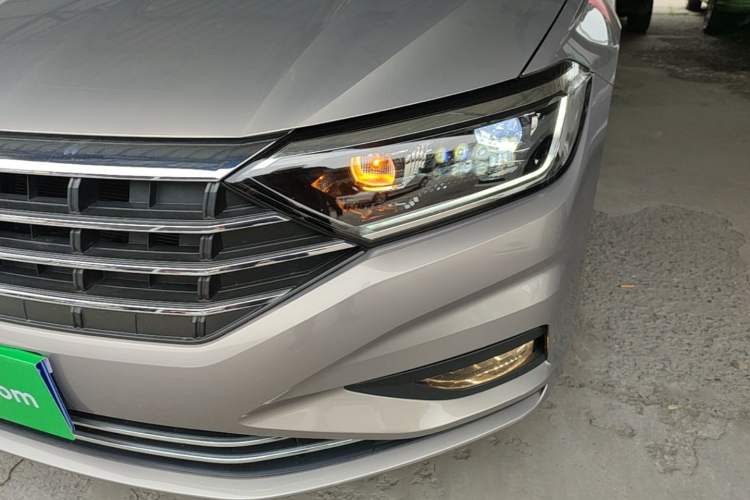 Used Volkswagen Sagitar 2020 200TSI Manual Comfort Version China VI Standard Left Front Headlight