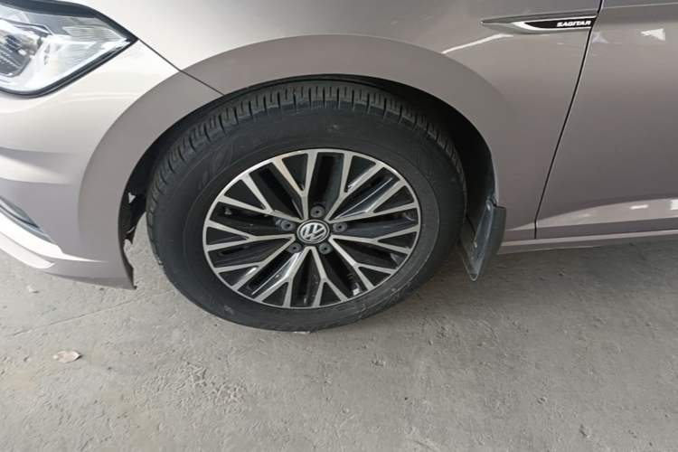 Used Volkswagen Sagitar 2020 280TSI DSG Comfort Version China VI Standard Left Front Wheel Hub