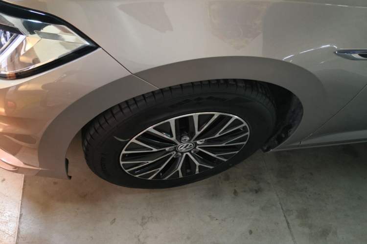 Used Volkswagen Sagitar 2020 280TSI DSG Comfort Version China VI Standard Left Front Wheel Hub