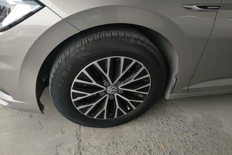 Used Volkswagen Sagitar 2020 200TSI Manual Comfort Version China VI Standard Left Front Wheel Hub