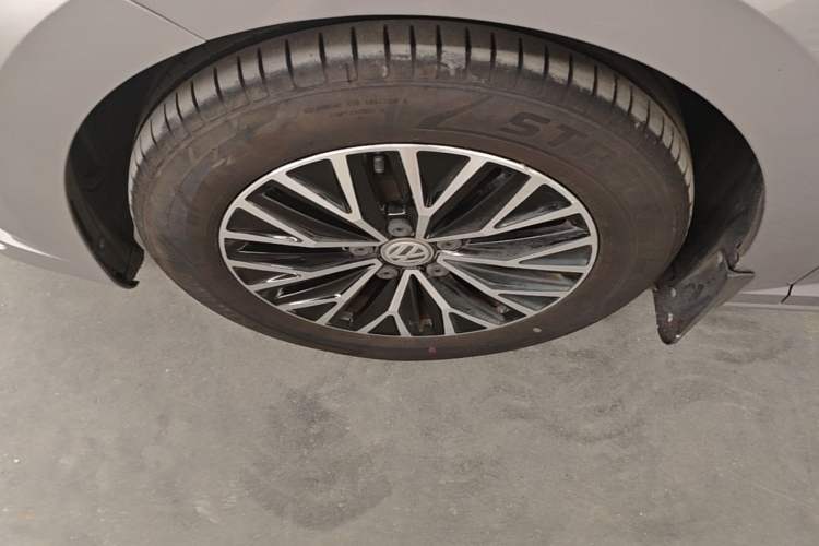 Used Volkswagen Sagitar 2020 280TSI DSG Comfort Version China VI Standard Left Front Wheel Hub