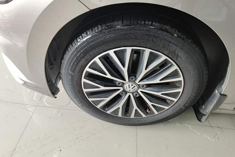 Used Volkswagen Sagitar 2020 280TSI DSG Comfort Version China VI Standard Left Front Wheel Hub