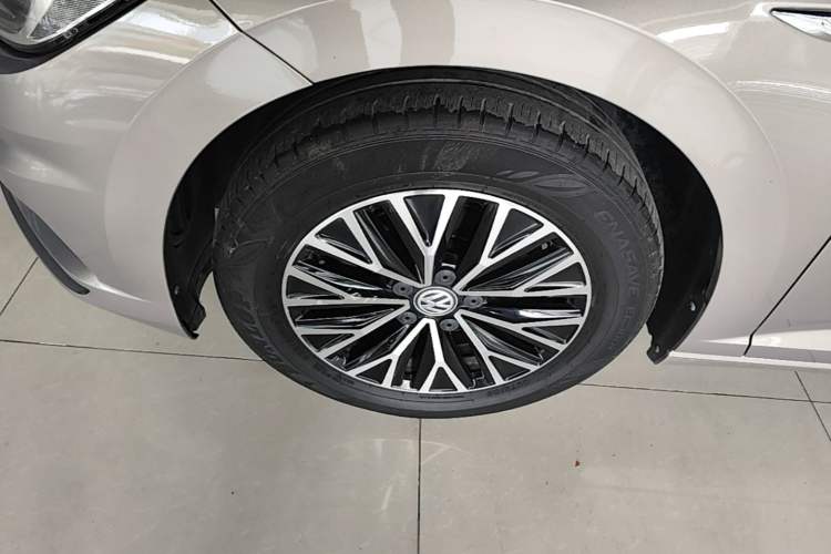 Used Volkswagen Sagitar 2020 200TSI DSG Comfort Version China VI Standard Left Front Wheel Hub