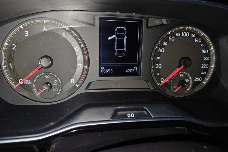 Used Volkswagen Sagitar 2020 200TSI DSG Comfort Version China VI Standard Odometer Close Up