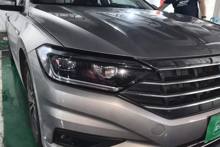 Used Volkswagen Sagitar 2020 200TSI Manual Comfort Version China VI Standard Right Front Headlight