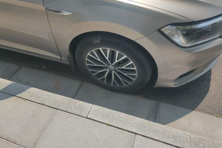 Used Volkswagen Sagitar 2020 280TSI DSG Comfort Version China VI Standard Right Front Wheel Hub