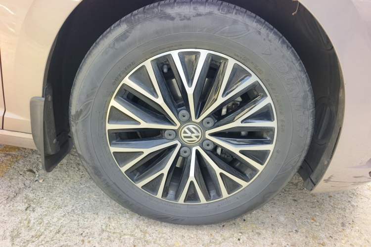 Used Volkswagen Sagitar 2020 280TSI DSG Comfort Version China VI Standard Right Front Wheel Hub