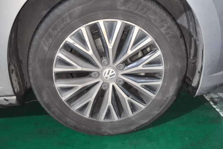 Used Volkswagen Sagitar 2020 200TSI Manual Comfort Version China VI Standard Right Front Wheel Hub