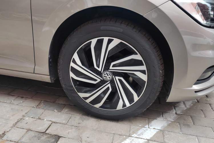 Used Volkswagen Sagitar 2020 280TSI DSG Luxury Version China VI Standard Right Front Wheel Hub