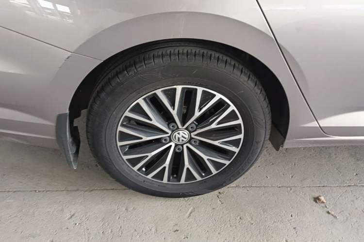 Used Volkswagen Sagitar 2020 280TSI DSG Comfort Version China VI Standard Right Rear Wheel Hub
