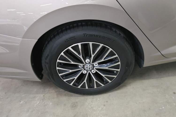 Used Volkswagen Sagitar 2020 280TSI DSG Comfort Version China VI Standard Right Rear Wheel Hub