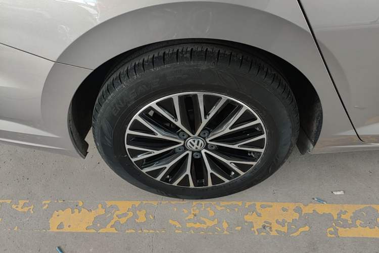 Used Volkswagen Sagitar 2020 200TSI Manual Comfort Version China VI Standard Right Rear Wheel Hub