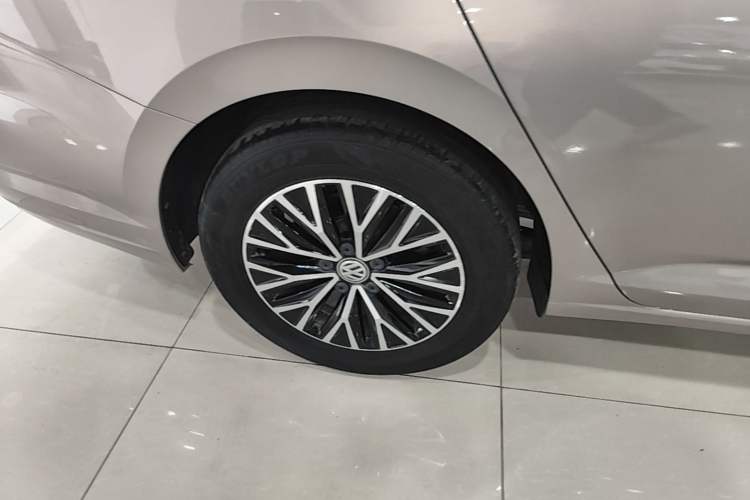 Used Volkswagen Sagitar 2020 200TSI DSG Comfort Version China VI Standard Right Rear Wheel Hub
