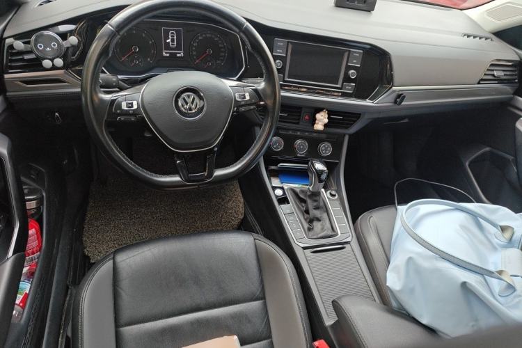 Used Volkswagen Sagitar 2020 200TSI DSG Comfort Version China VI Standard Center Console