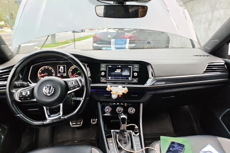 Used Volkswagen Sagitar 2020 280TSI DSG R-Line China VI Center Console