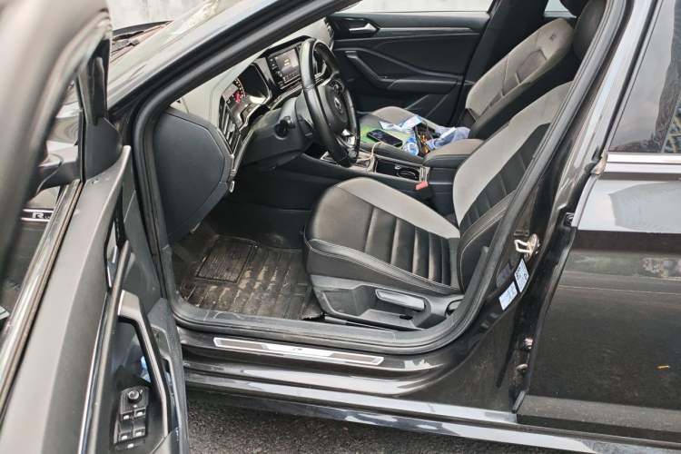 Used Volkswagen Sagitar 2020 280TSI DSG R-Line China VI Driver Seat