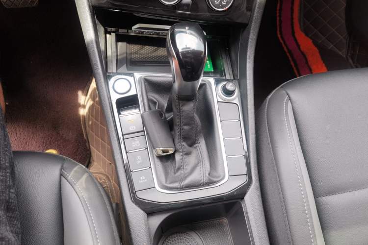 Used Volkswagen Sagitar 2020 280TSI DSG Comfort Version China VI Standard Gear Lever